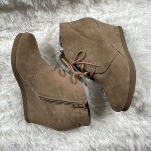 Merona faux suede tan wedge bootie-size 9